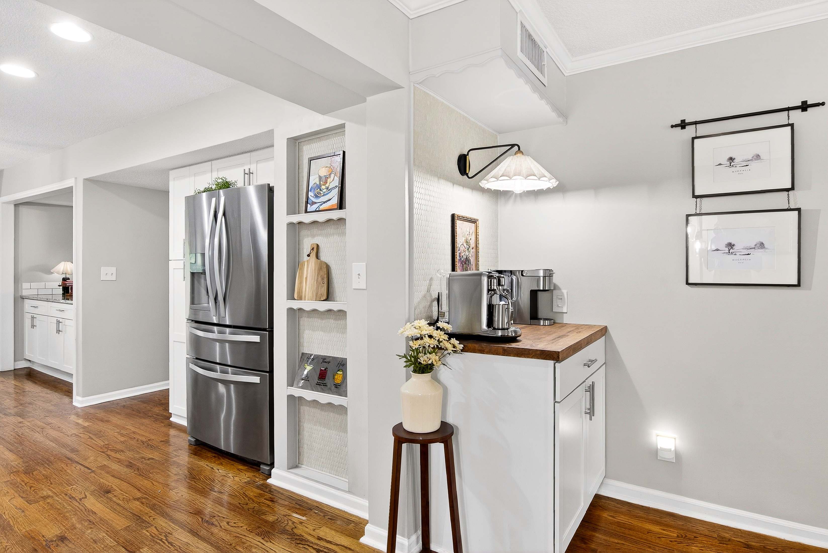  Spacious and Updated Townhome Offers Comfort, Charm and Convenience - 物件實景