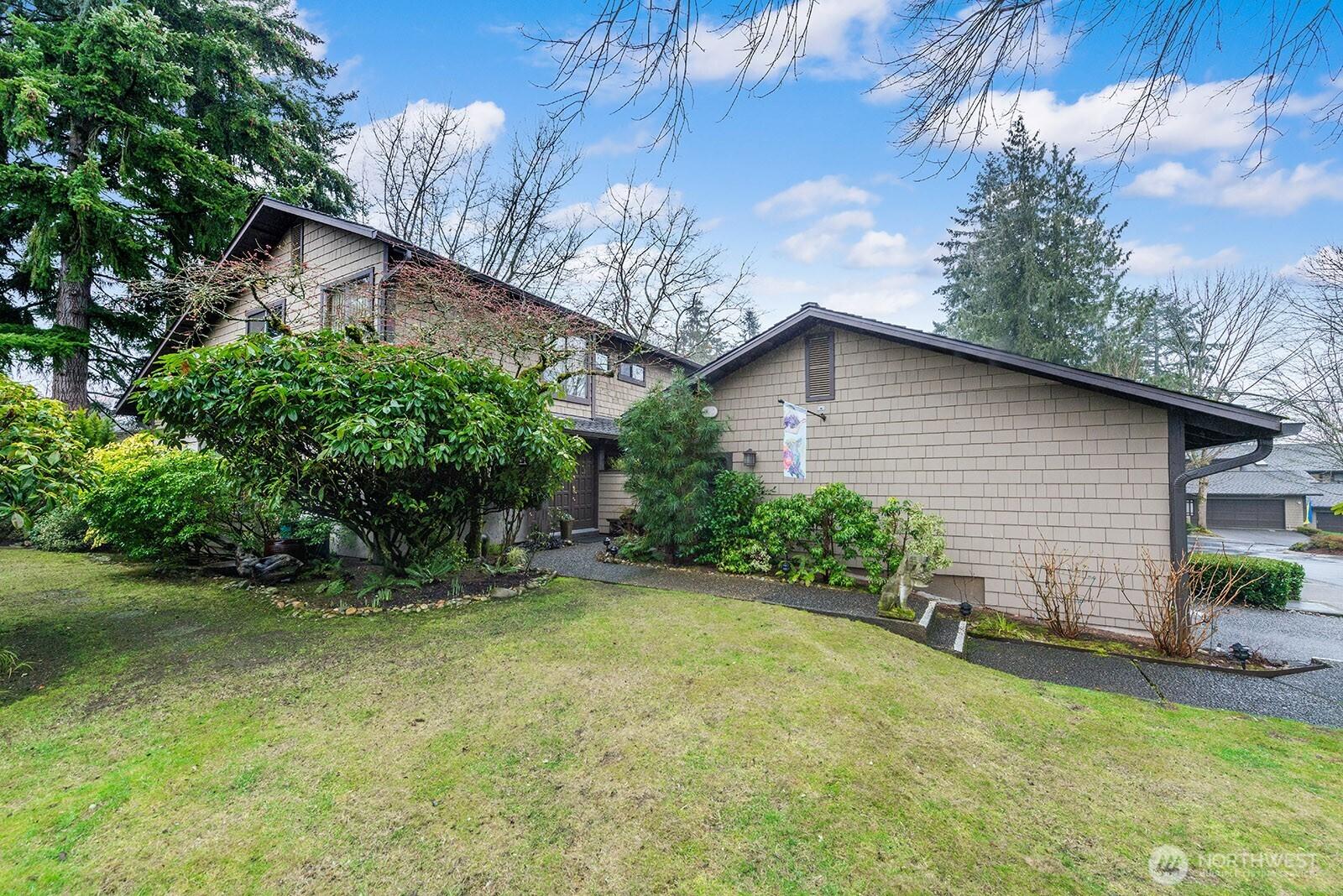 SEATTLE, Washington, 98133, United States, 2 Bedrooms Bedrooms, ,3 BathroomsBathrooms,Residential,For Sale,1712258