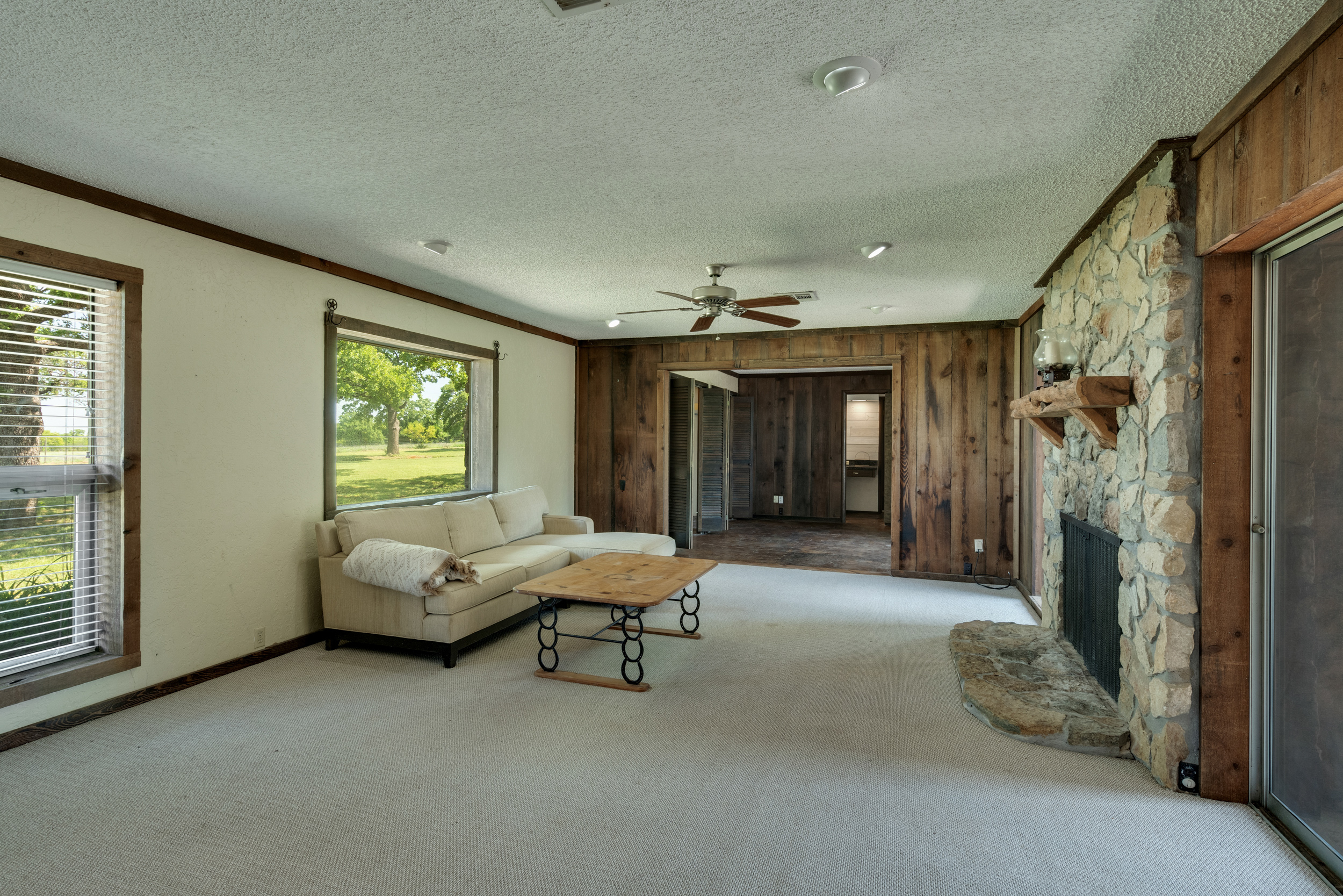  Ranch Style Rock Home on Private 80 Acres - 物件實景