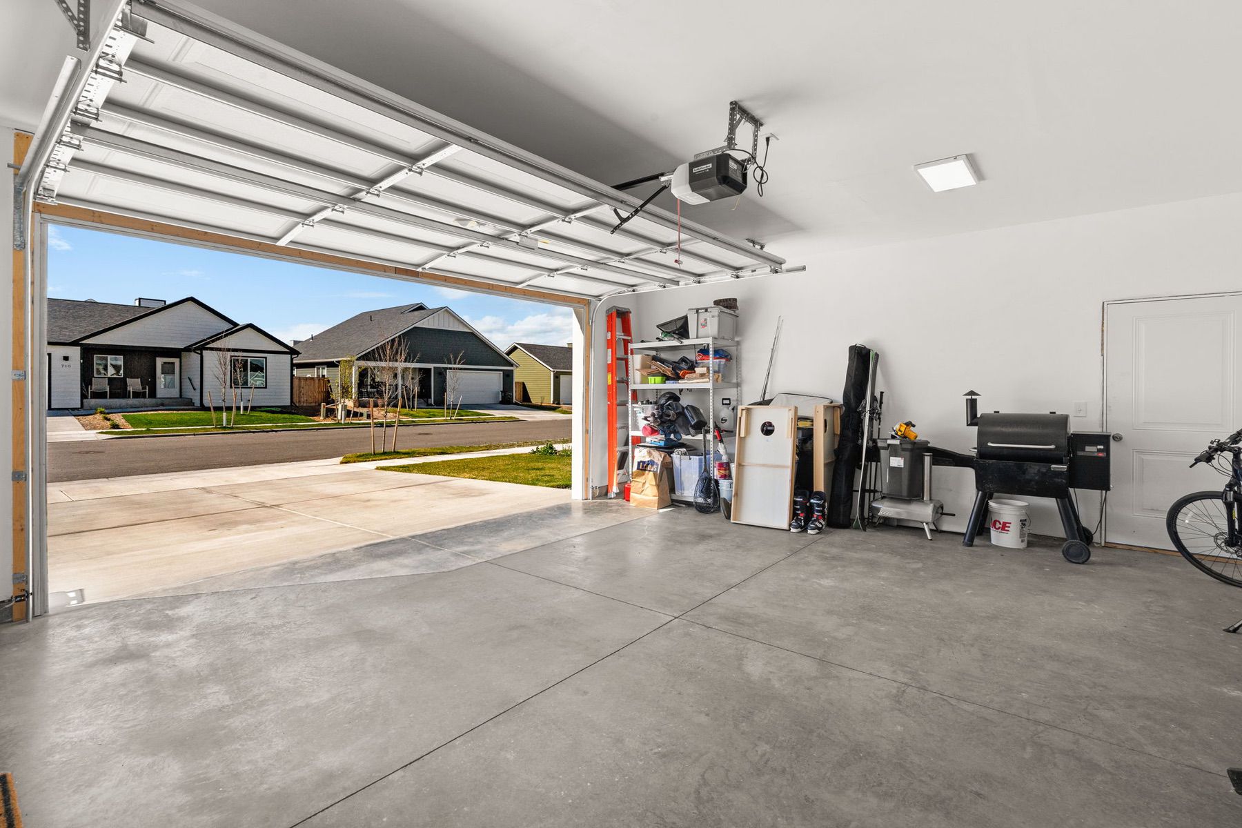  707 Thrice Loop - 物件實景