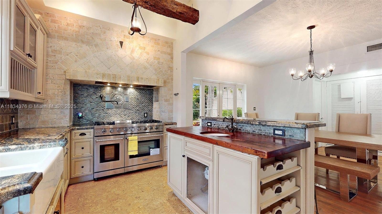 Coral Gables, Florida, 33134, United States, 2 Bedrooms Bedrooms, ,2 BathroomsBathrooms,Residential,For Sale,1989880