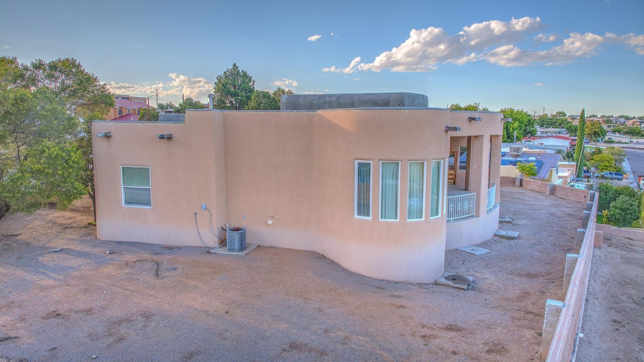 Albuquerque, New Mexico, 87105, United States, 3 Bedrooms Bedrooms, ,4 BathroomsBathrooms,Residential,For Sale,1947085