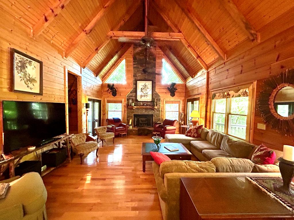 Blue Ridge, Georgia, 30513, United States, 5 Bedrooms Bedrooms, ,3 BathroomsBathrooms,Residential,For Sale,1858988