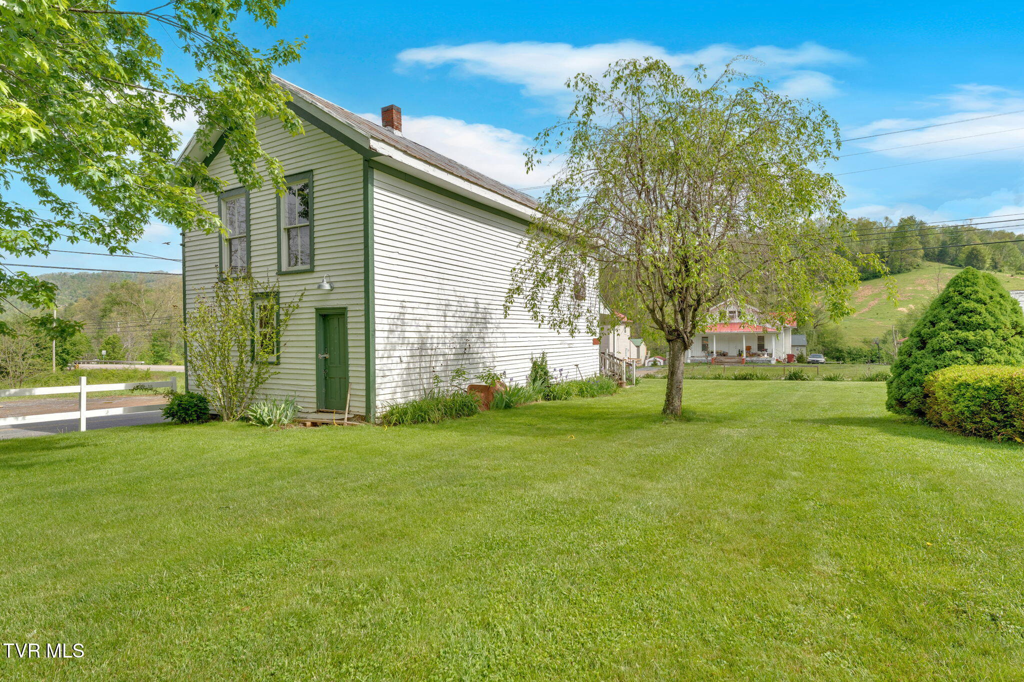 Roan Mountain, Tennessee, 37687, United States, 4 Bedrooms Bedrooms, ,2 BathroomsBathrooms,Residential,For Sale,2010992