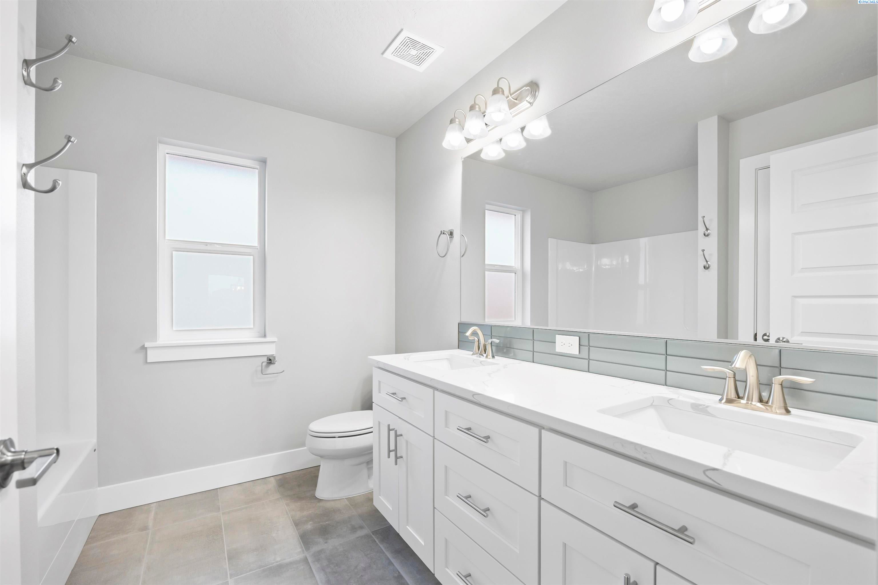 West Richland, Washington, 99353, United States, 4 Bedrooms Bedrooms, ,2 BathroomsBathrooms,Residential,For Sale,2014004