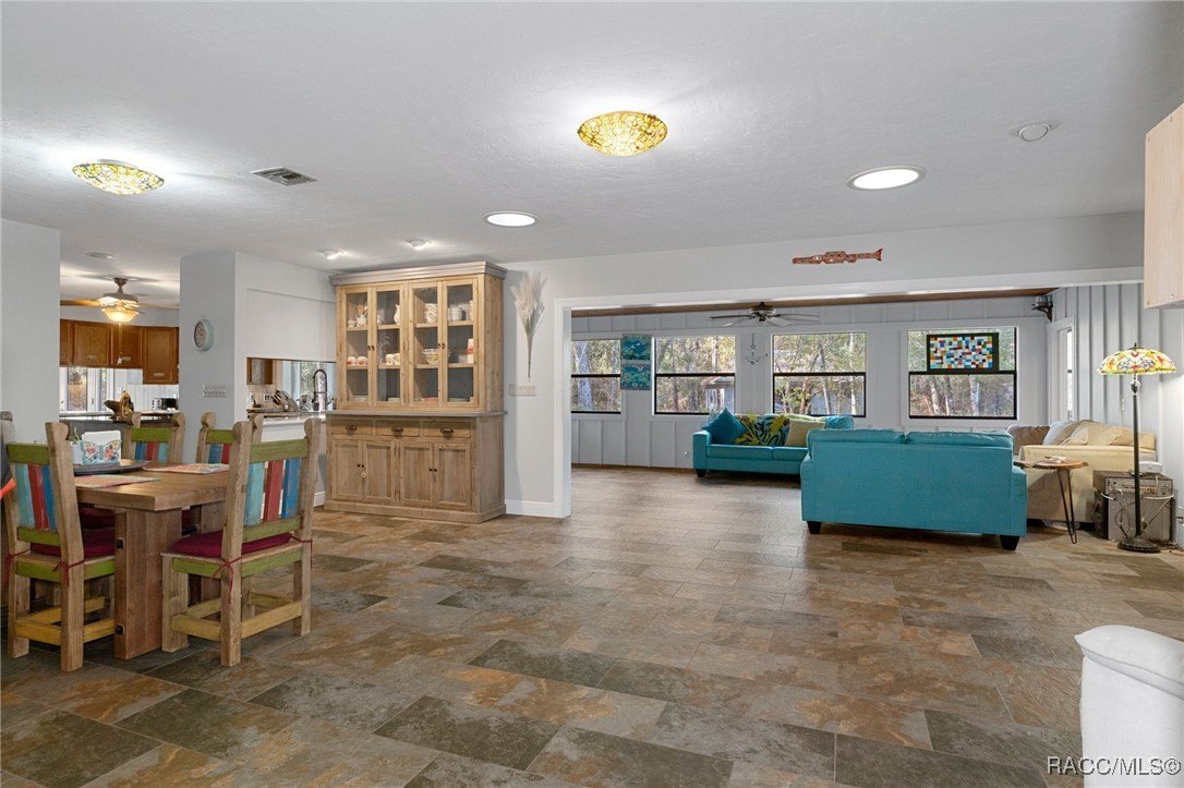 Brooksville, Florida, 34601, United States, 3 Bedrooms Bedrooms, ,2 BathroomsBathrooms,Residential,For Sale,1980591