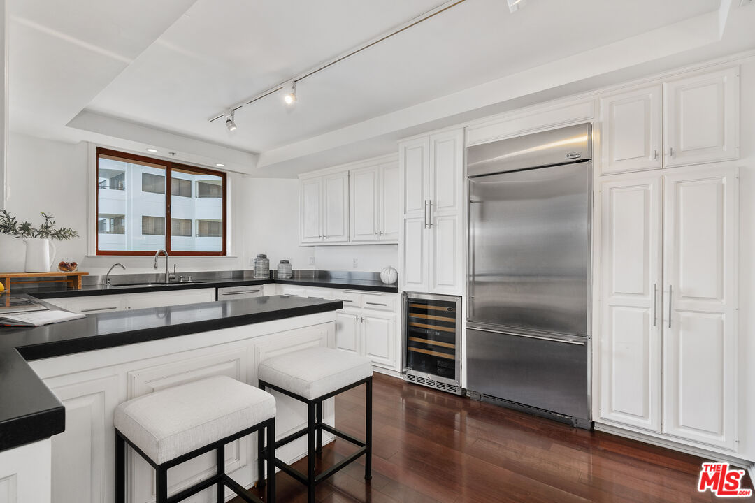 Los Angeles, California, 90024, United States, 2 Bedrooms Bedrooms, ,2 BathroomsBathrooms,Residential,For Sale,1917928