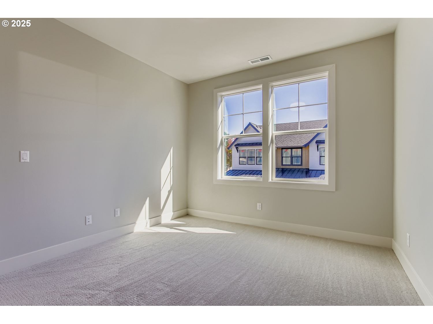 Portland, Oregon, 97229, United States, 5 Bedrooms Bedrooms, ,4 BathroomsBathrooms,Residential,For Sale,1982334