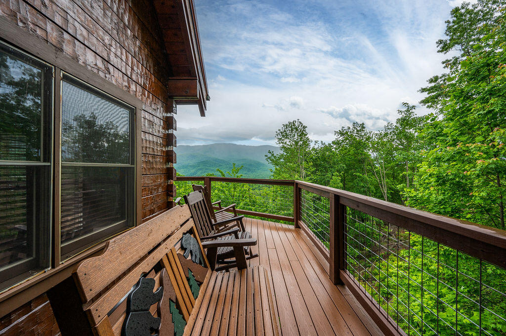 Gatlinburg, Tennessee, 37738, United States, 5 Bedrooms Bedrooms, ,6 BathroomsBathrooms,Residential,For Sale,1981295