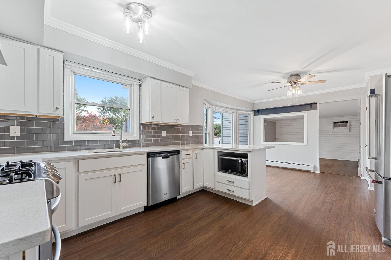 Middlesex, New Jersey, 08846, United States, 4 Bedrooms Bedrooms, ,3 BathroomsBathrooms,Residential,For Sale,1968933