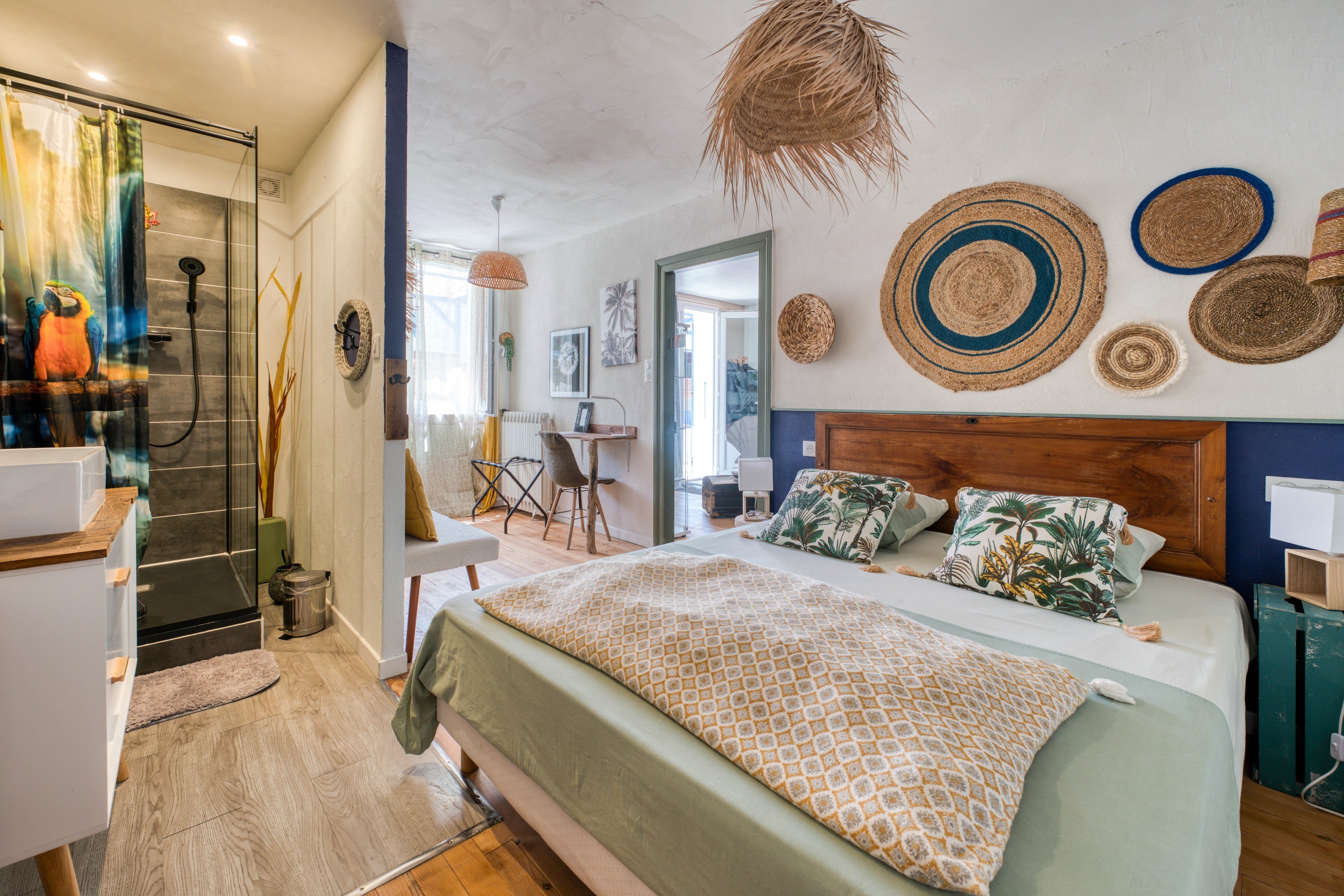  CHARMING BOHEMIAN-CHIC ESTATE – GUEST HOUSE BUSINESS WITH COTTAGES AND POOL, 6 … - 物件實景