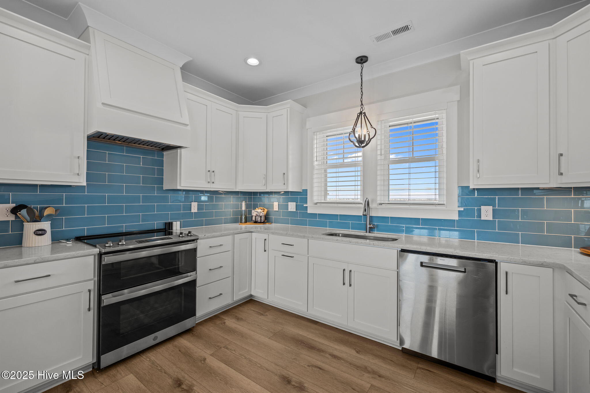 Emerald Isle, North Carolina, 28594, United States, 5 Bedrooms Bedrooms, ,4 BathroomsBathrooms,Residential,For Sale,2003028