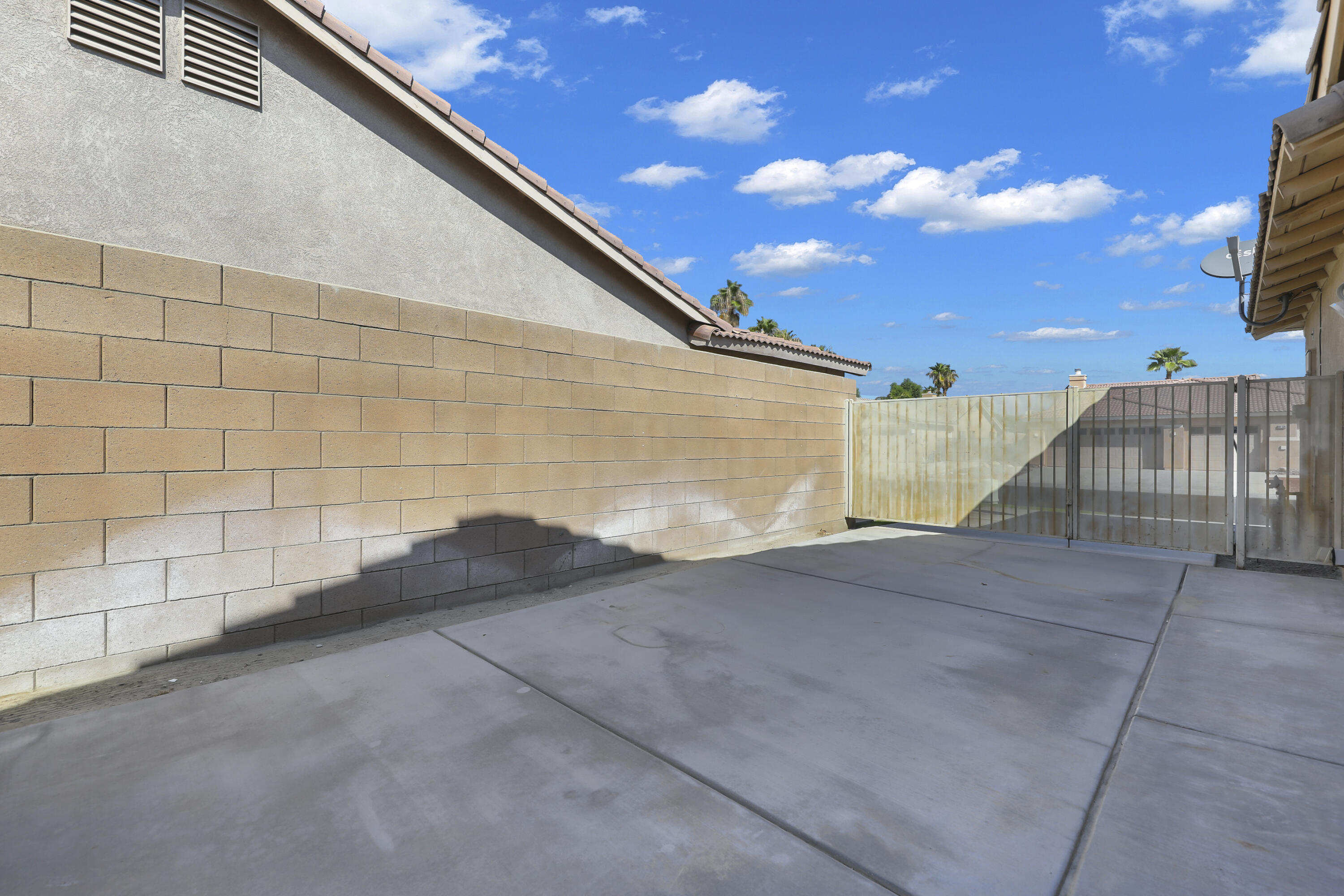 Indio, California, 92201, United States, 4 Bedrooms Bedrooms, ,3 BathroomsBathrooms,Residential,For Sale,1950105