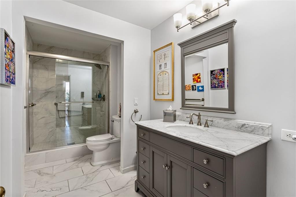 Atlanta, Georgia, 30305, United States, 2 Bedrooms Bedrooms, ,2 BathroomsBathrooms,Residential,For Sale,2002175