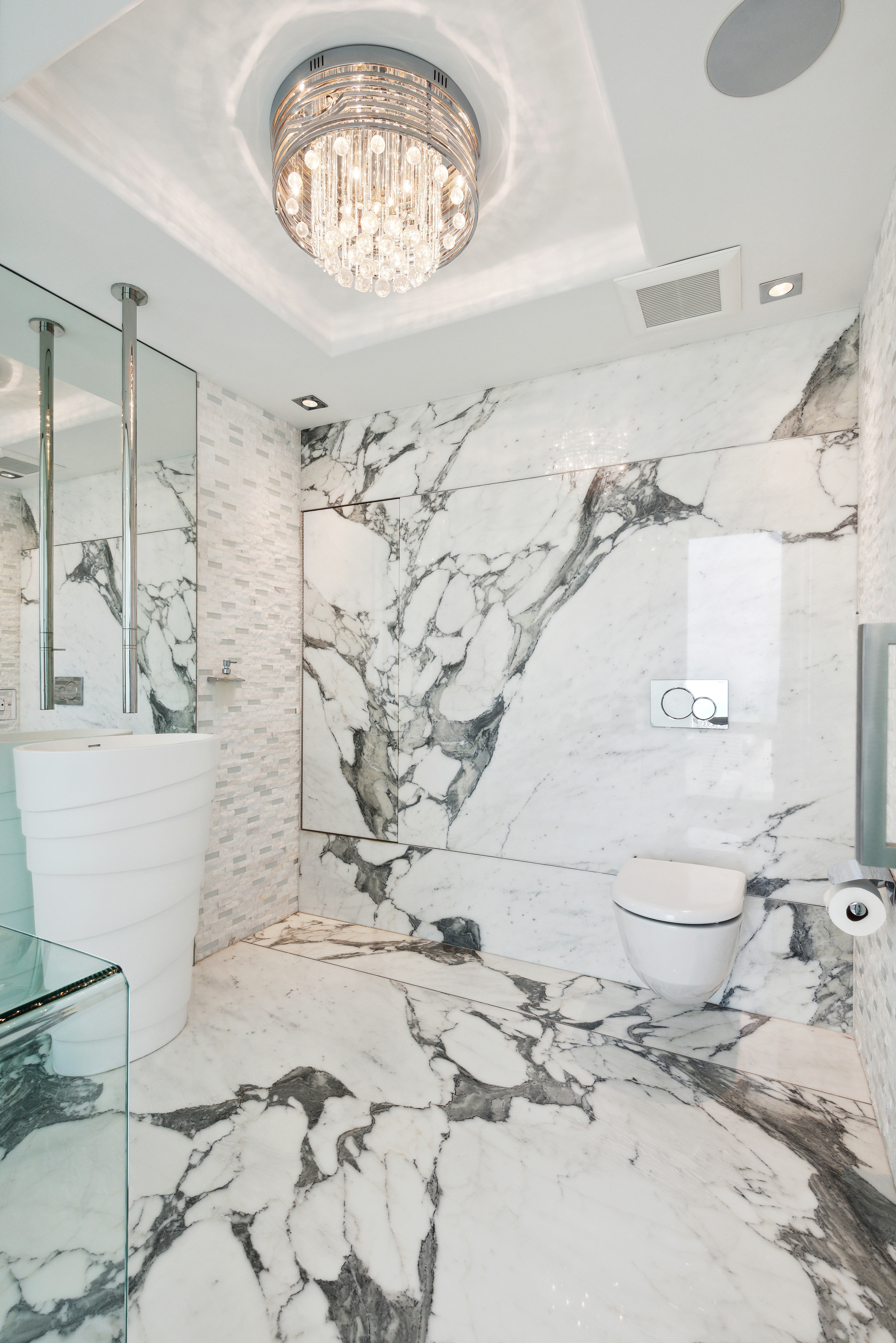  Absolutely Stunning, Penthouse Level Furnished Condo - 物件實景