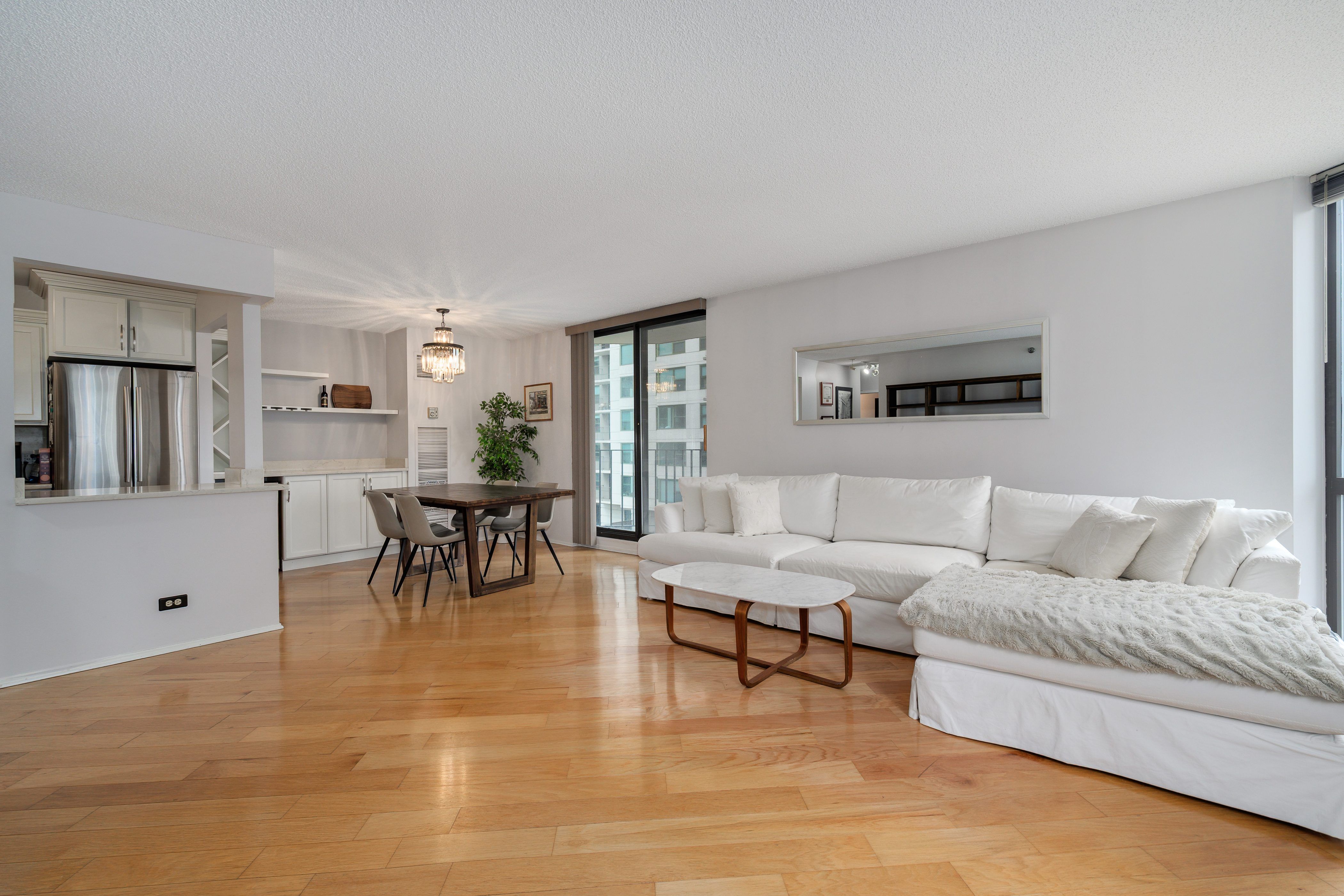  Corner Condo in River North