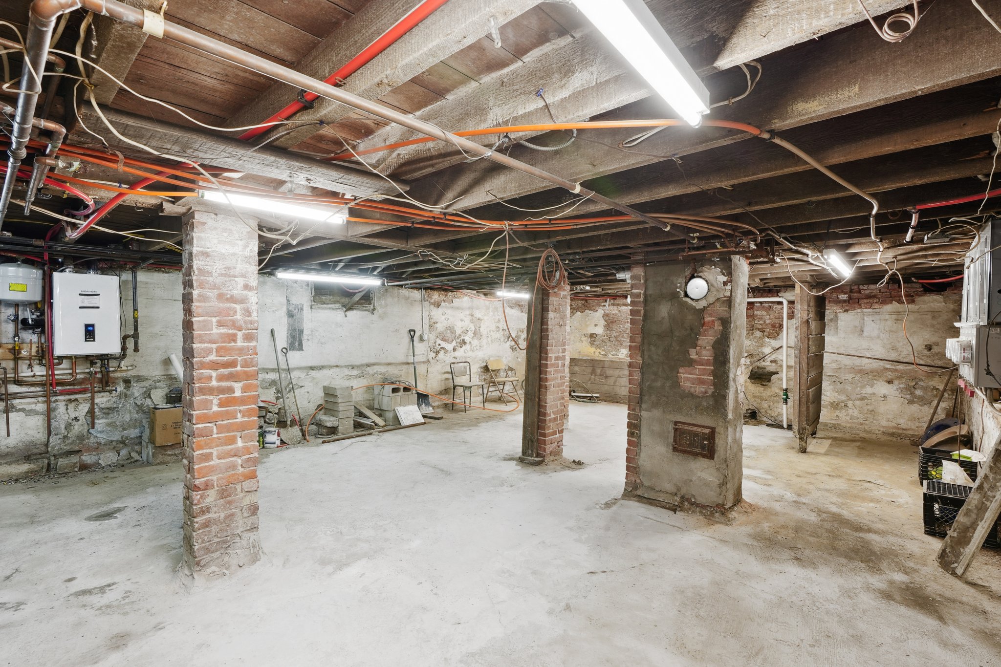 Somerville, Massachusetts, 02143-4209, United States, 6 Bedrooms Bedrooms, ,3 BathroomsBathrooms,Residential,For Sale,1816239