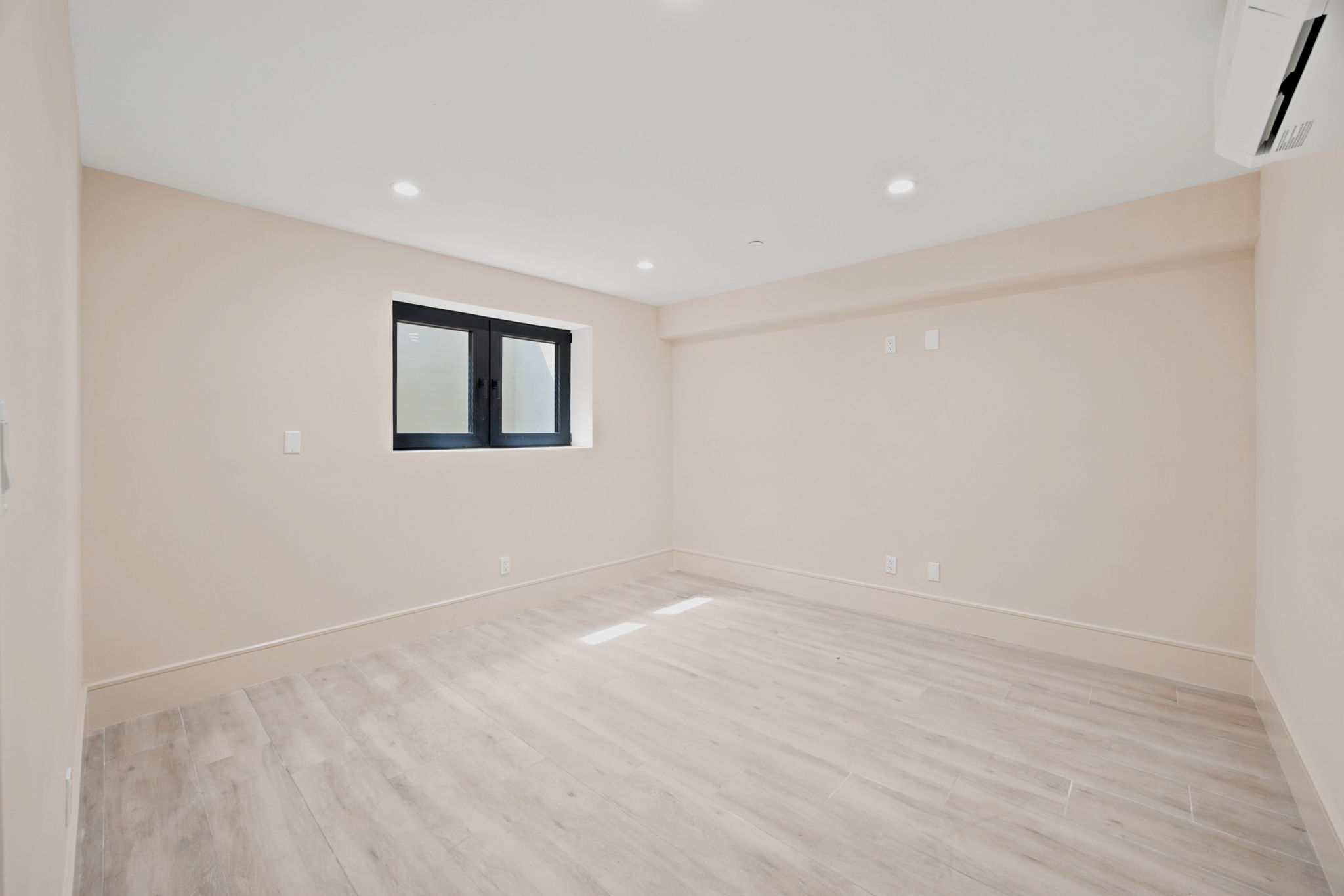  266 10th Street Condo - 物件實景