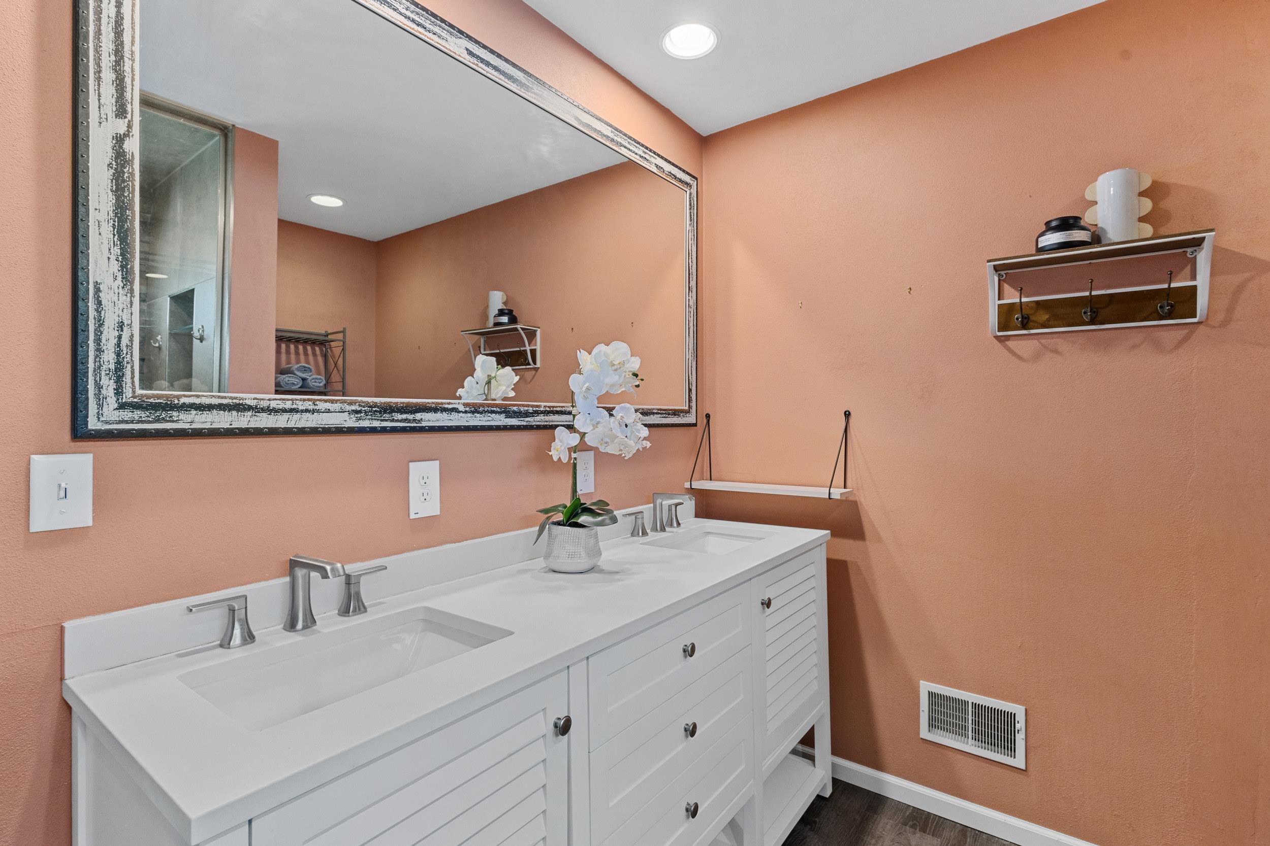 Neenah, Wisconsin, 54956, United States, 4 Bedrooms Bedrooms, ,4 BathroomsBathrooms,Residential,For Sale,1930712
