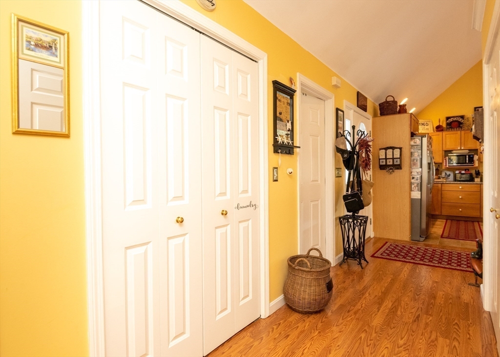 Seabrook, New Hampshire, 03874, United States, 3 Bedrooms Bedrooms, ,2 BathroomsBathrooms,Residential,For Sale,1989361