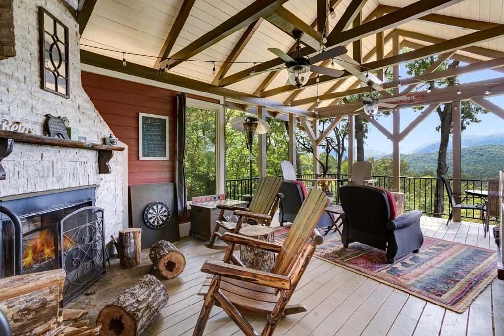 Hiawassee, Georgia, 30546, United States, 4 Bedrooms Bedrooms, ,5 BathroomsBathrooms,Residential,For Sale,1983256