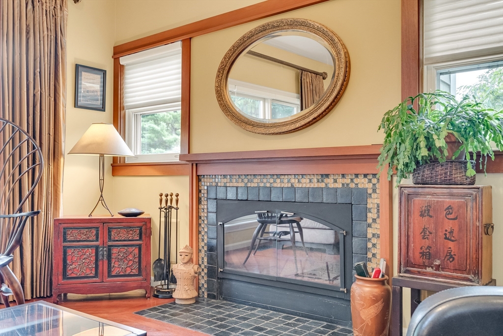 Waltham, Massachusetts, 02452, United States, 4 Bedrooms Bedrooms, ,4 BathroomsBathrooms,Residential,For Sale,1934478