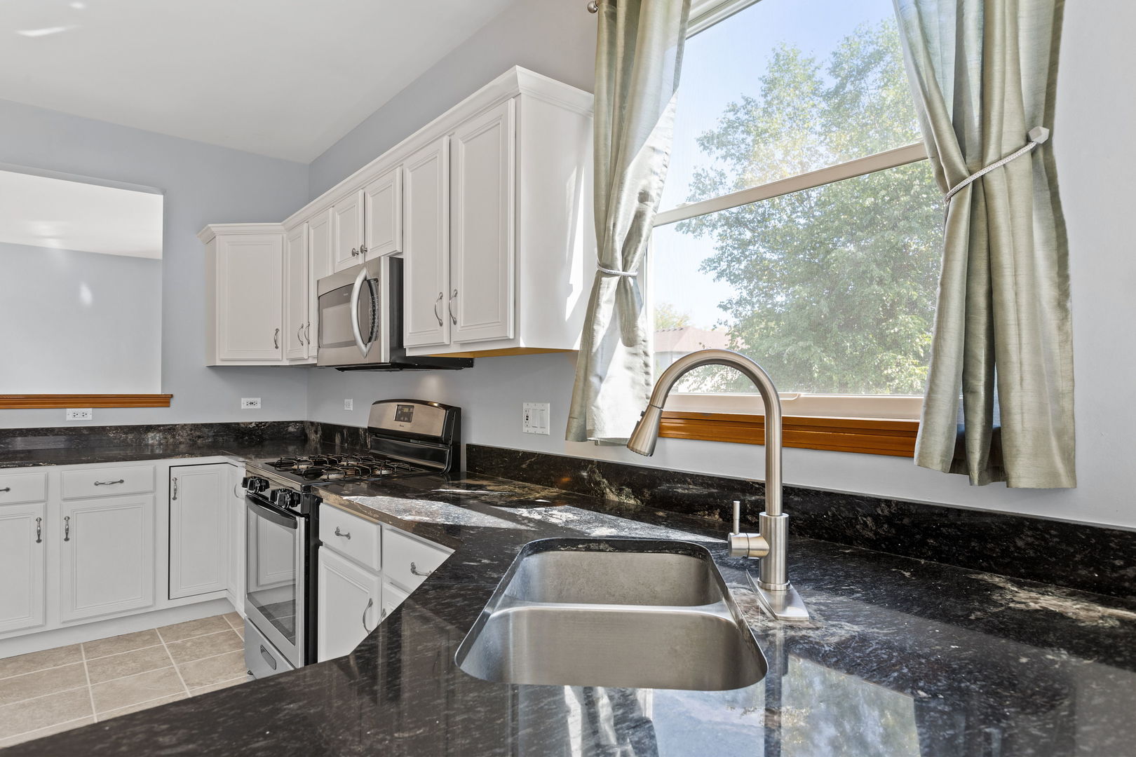 Sugar Grove, Illinois, 60554, United States, 5 Bedrooms Bedrooms, ,4 BathroomsBathrooms,Residential,For Sale,1949761