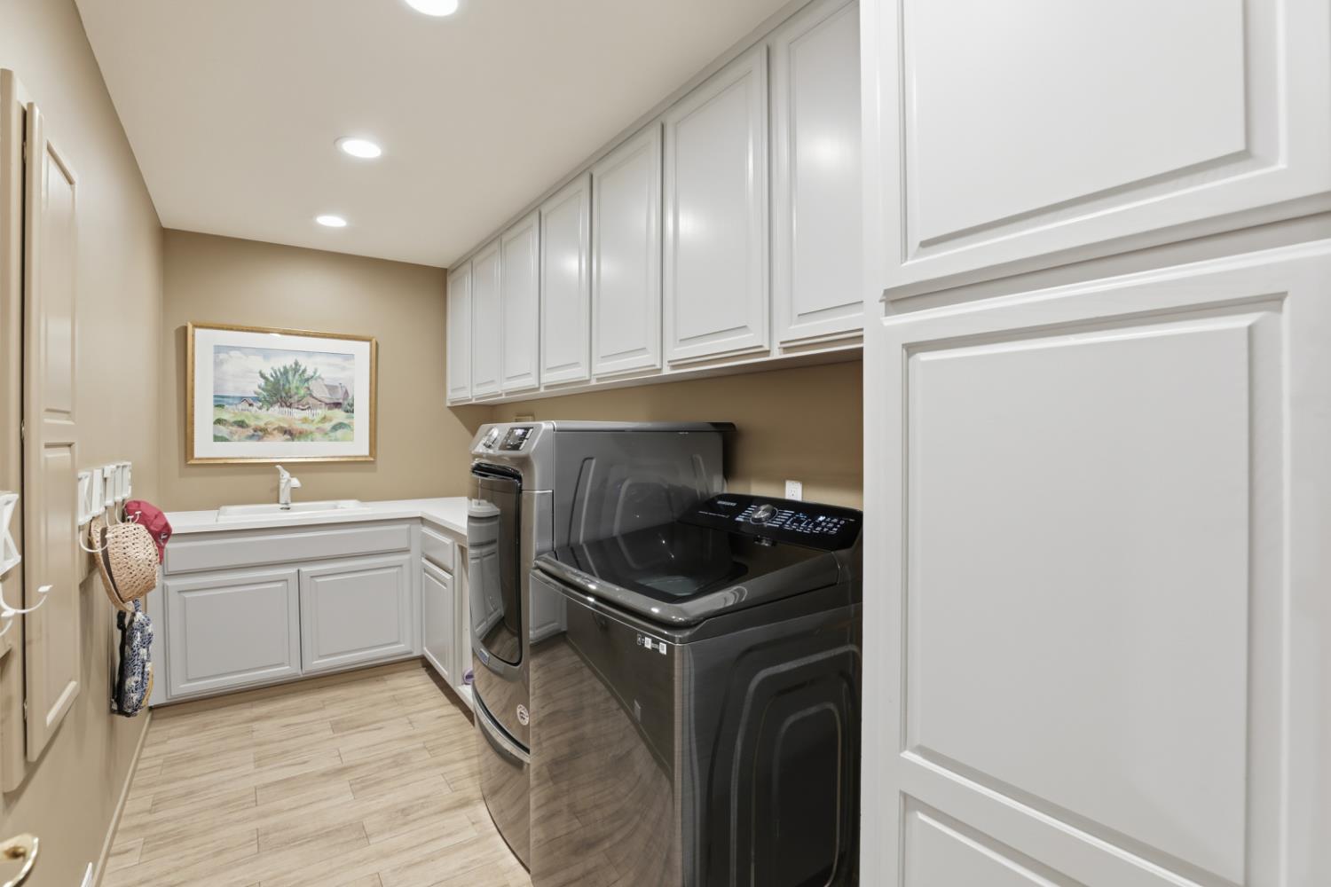 Gold River, California, 95670, United States, 4 Bedrooms Bedrooms, ,5 BathroomsBathrooms,Residential,For Sale,1987751