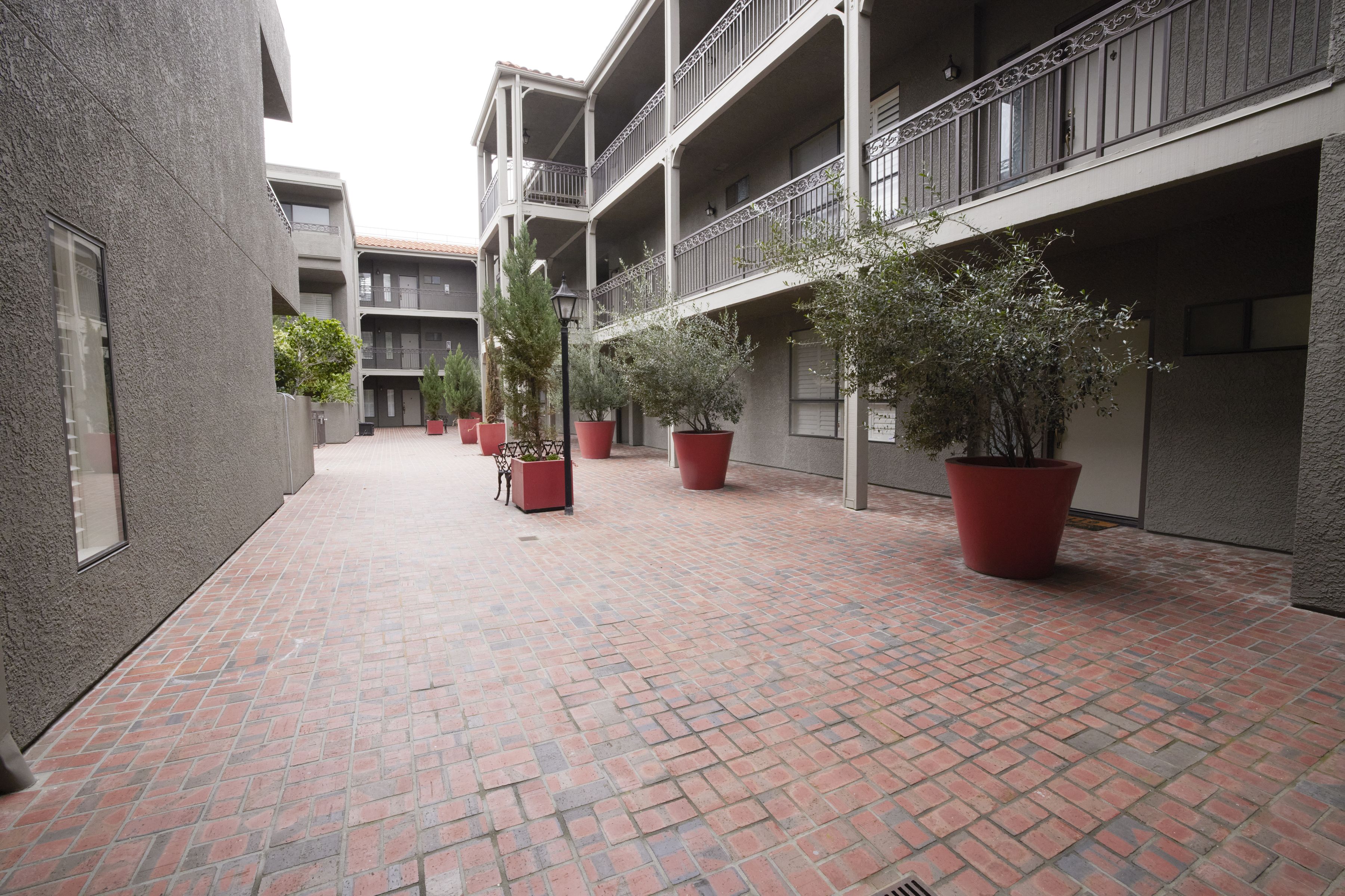  14844 Dickens Street - 物件實景