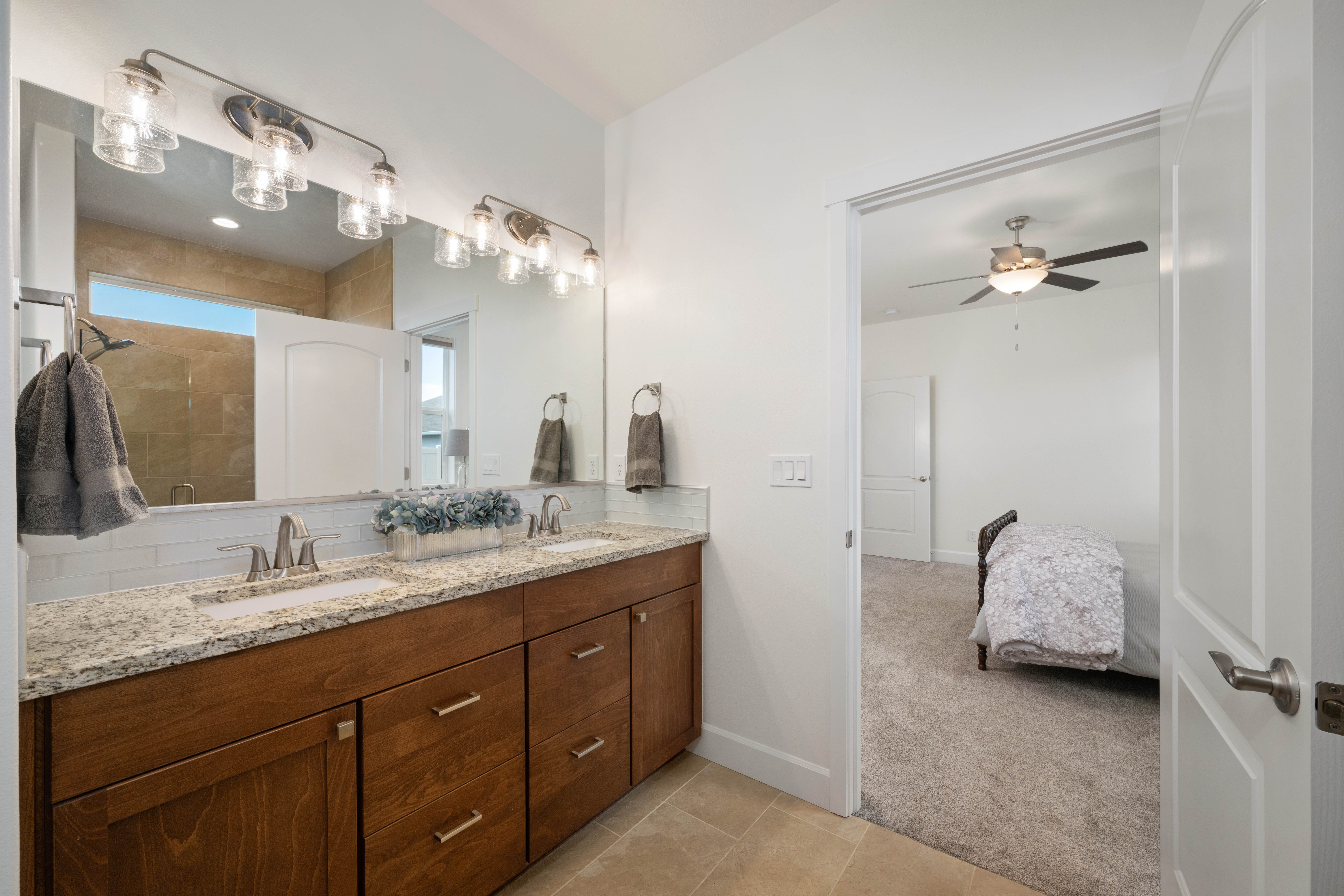  55+ Low Maintenance Living - 物件實景