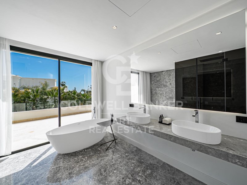 Marbella, Andalusia, ES, 6 Bedrooms Bedrooms, ,6 BathroomsBathrooms,Residential,For Sale,1898329
