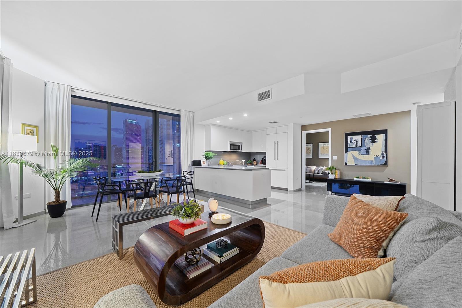 Miami, Florida, 33131, United States, 2 Bedrooms Bedrooms, ,3 BathroomsBathrooms,Residential,For Sale,1877459