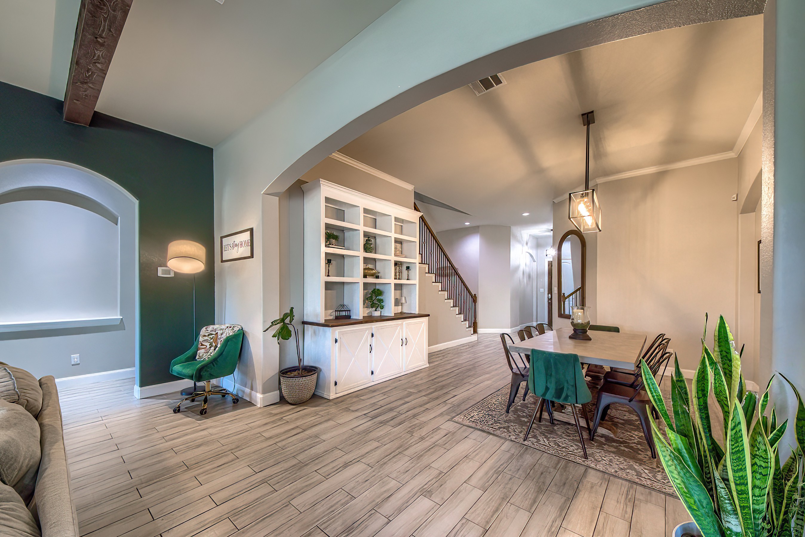  Four Bedrooms + Bonus Room in Prime Location - 物件實景