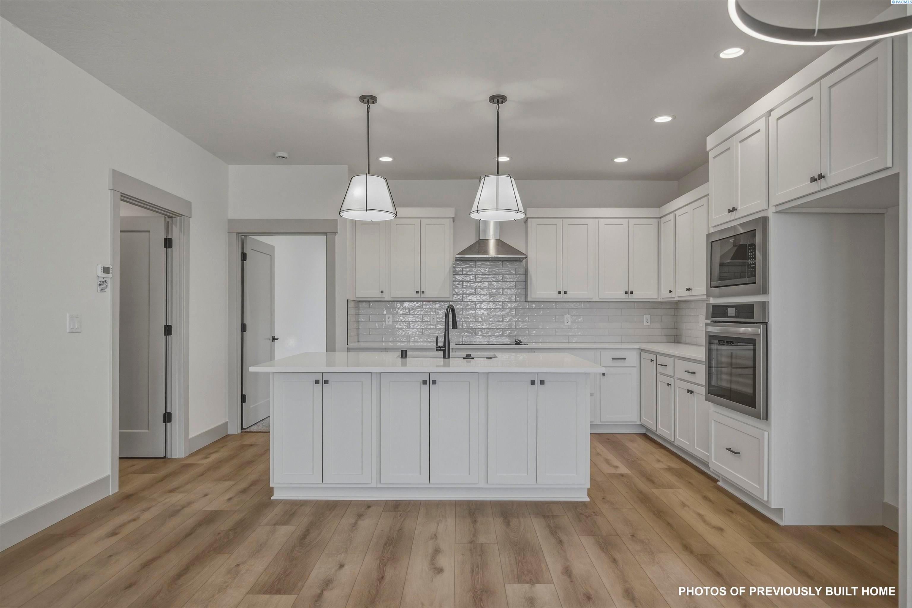 Richland, Washington, 99352, United States, 4 Bedrooms Bedrooms, ,3 BathroomsBathrooms,Residential,For Sale,2048116