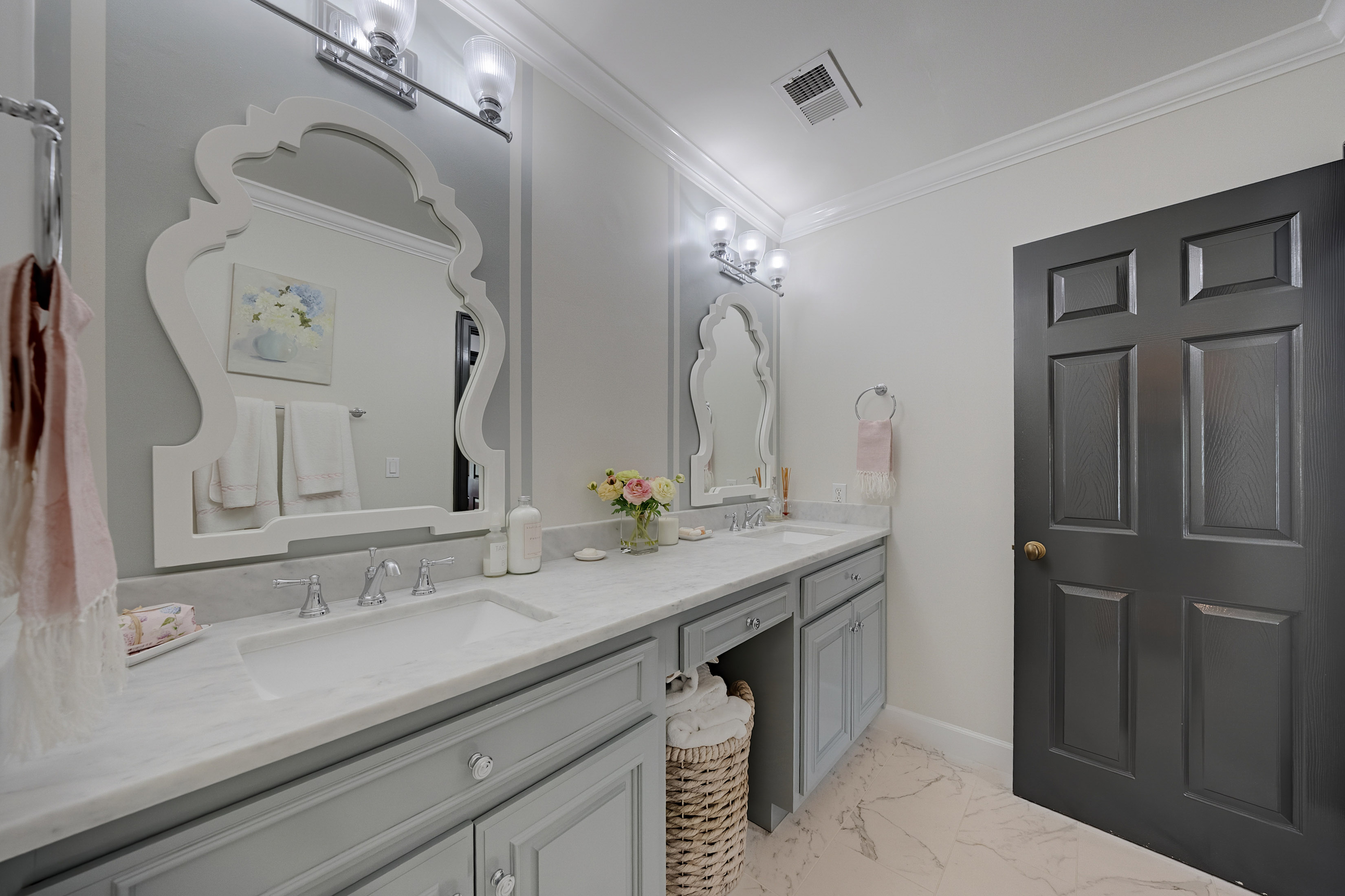  Elegantly Renovated Townhome in Gated Community - 物件實景