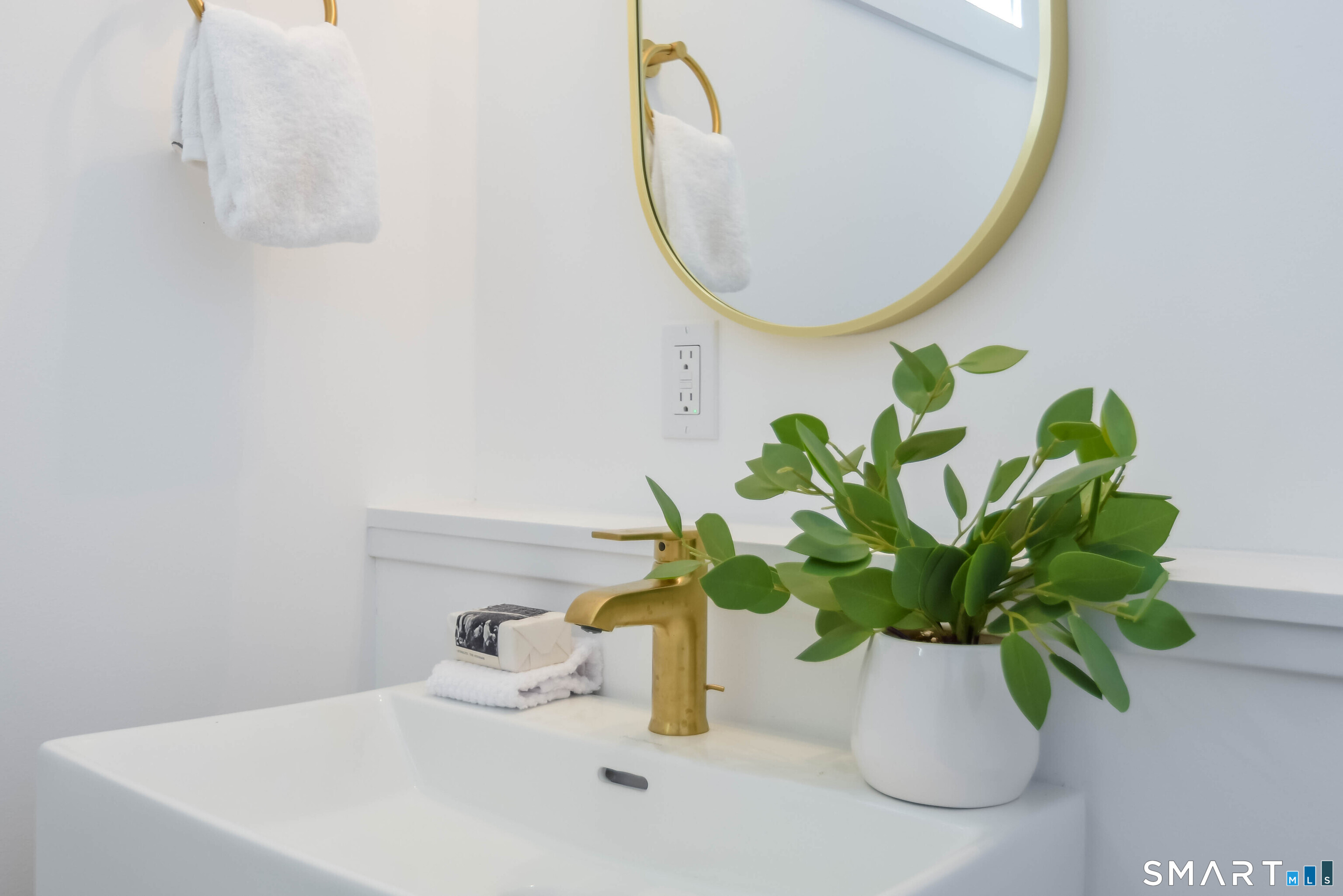 Fairfield, Connecticut, 06824, United States, 4 Bedrooms Bedrooms, ,6 BathroomsBathrooms,Residential,For Sale,1994356