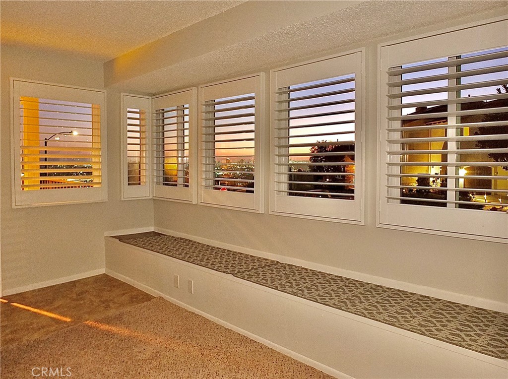 Signal Hill, California, 90755, United States, 2 Bedrooms Bedrooms, ,1 BathroomBathrooms,Residential,For Sale,1970804