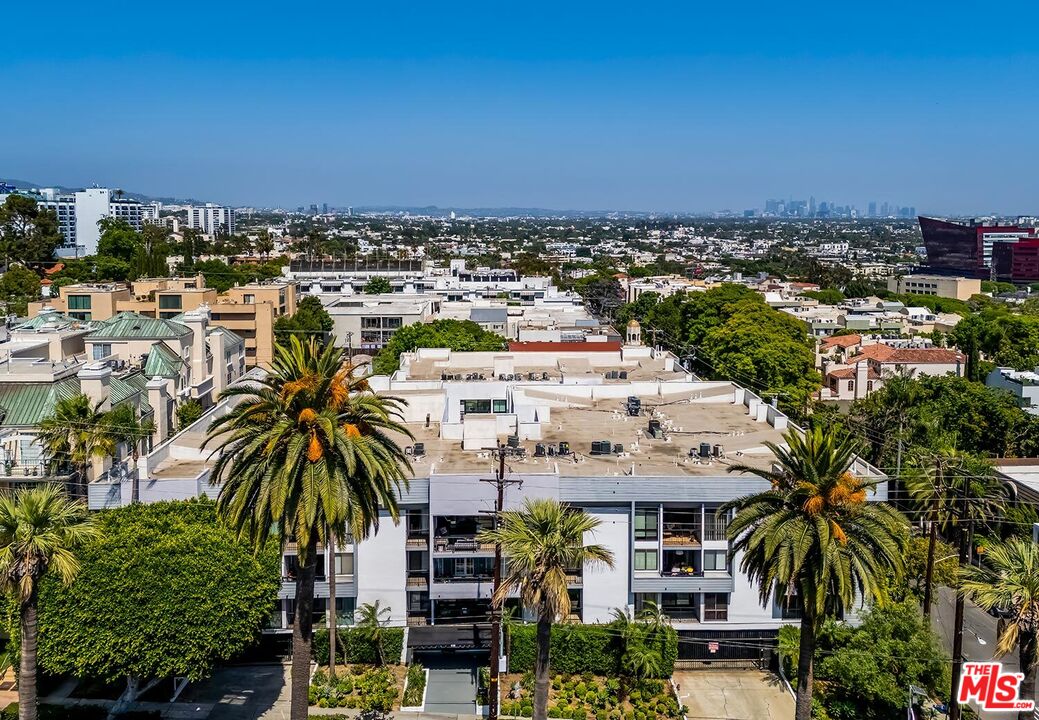 West Hollywood, California, 90069, United States, 1 Bedroom Bedrooms, ,1 BathroomBathrooms,Residential,For Sale,1939893