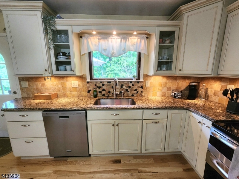 Montville Twp., New Jersey, 07082-1432, United States, 5 Bedrooms Bedrooms, ,3 BathroomsBathrooms,Residential,For Sale,2048009