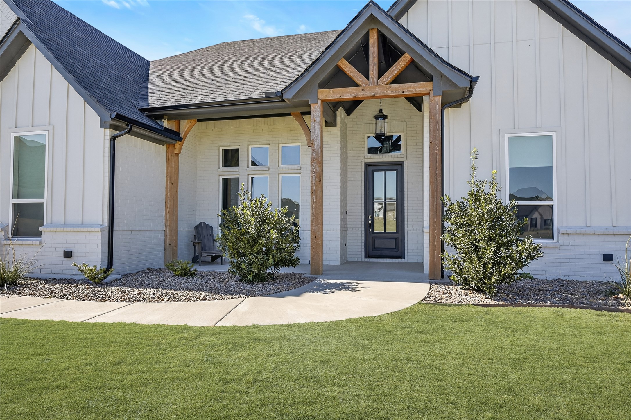 Springtown, Texas, 76082, United States, 4 Bedrooms Bedrooms, ,3 BathroomsBathrooms,Residential,For Sale,1966278