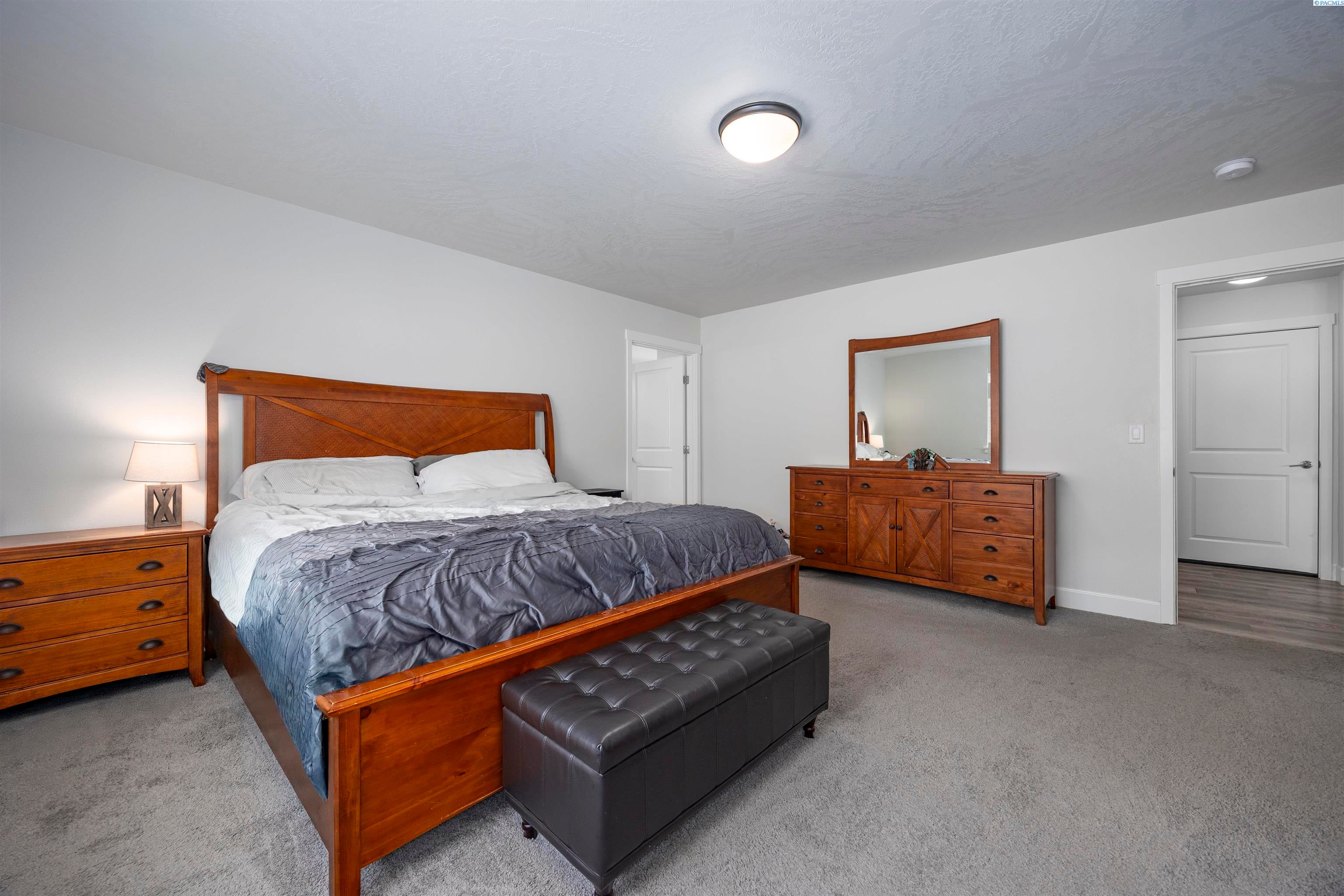 Kennewick, Washington, 99338, United States, 3 Bedrooms Bedrooms, ,2 BathroomsBathrooms,Residential,For Sale,1943089