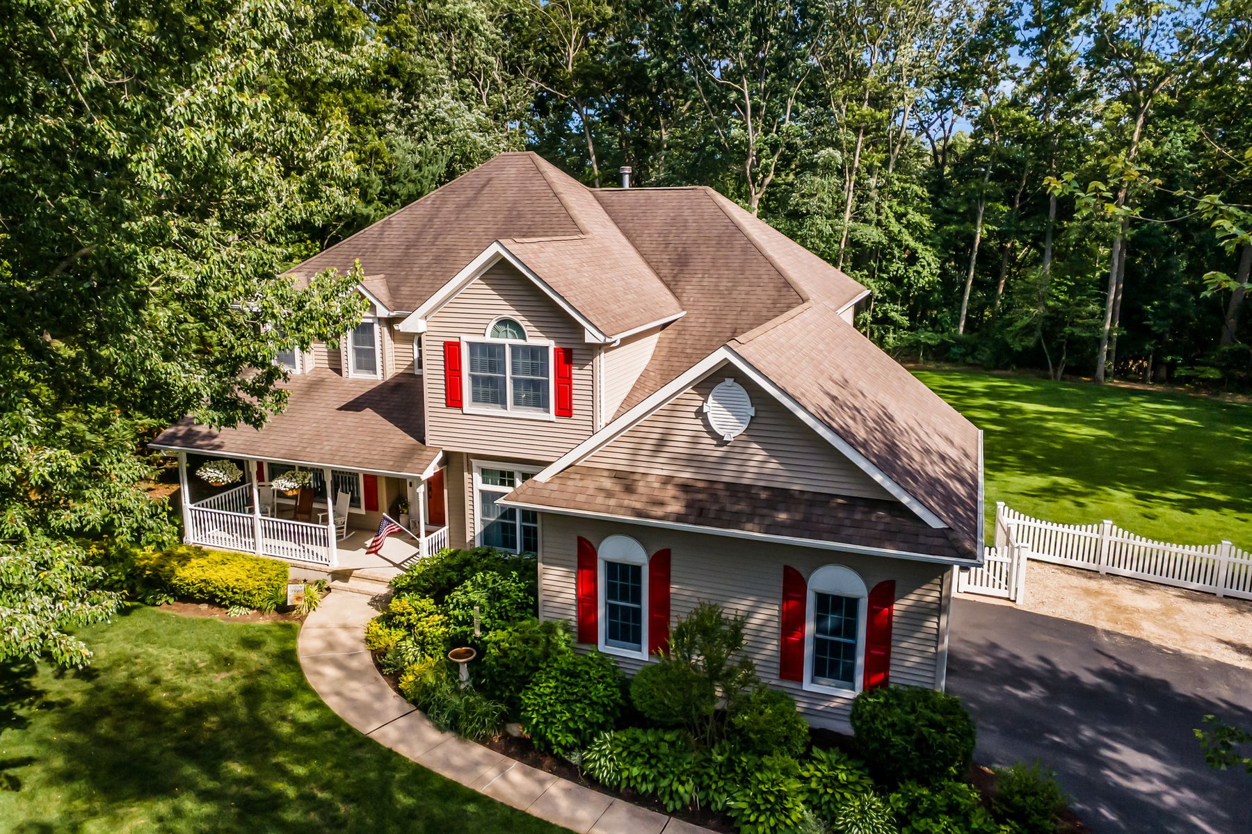  Stunning Colonial in Misty Hollow - 物件實景