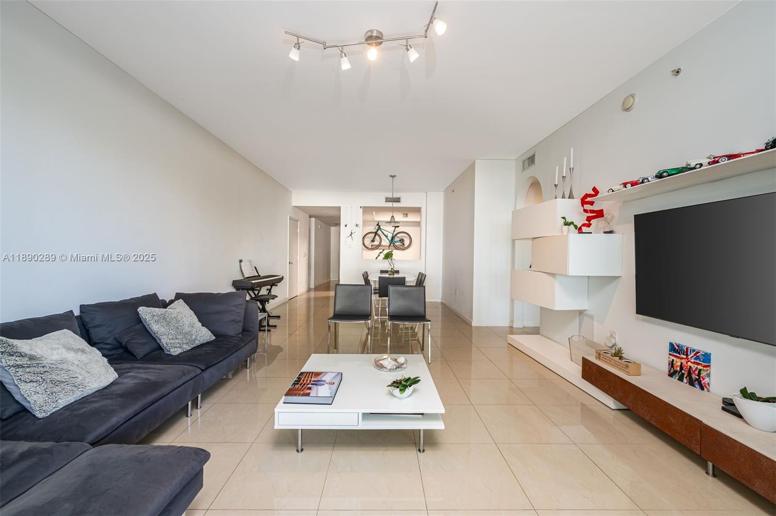 Aventura, Florida, 33180, United States, 3 Bedrooms Bedrooms, ,3 BathroomsBathrooms,Residential,For Sale,1961419