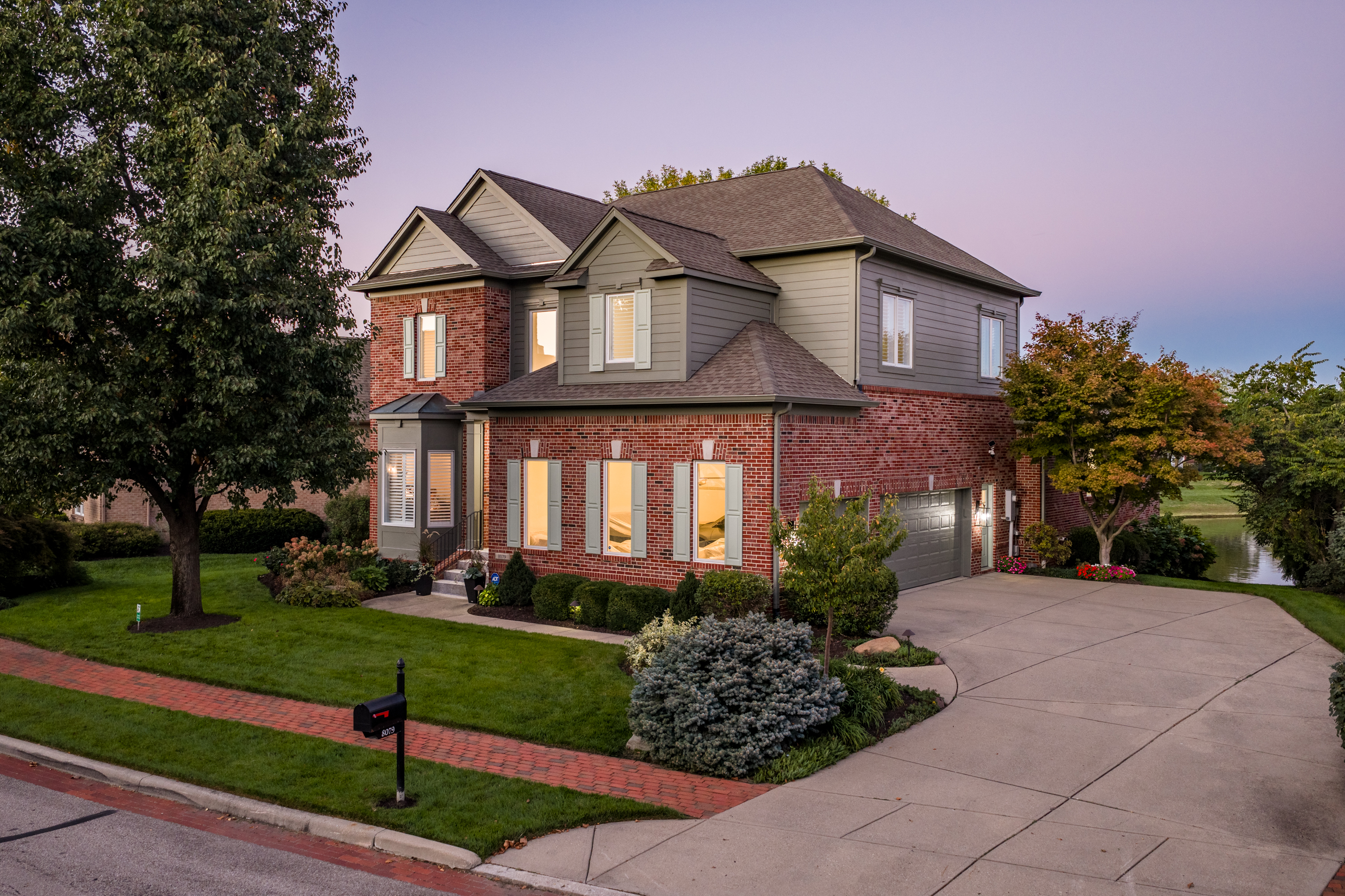  Exquisite 5 Bedroom Home with Water View in Desirable Gated Community - 物件實景