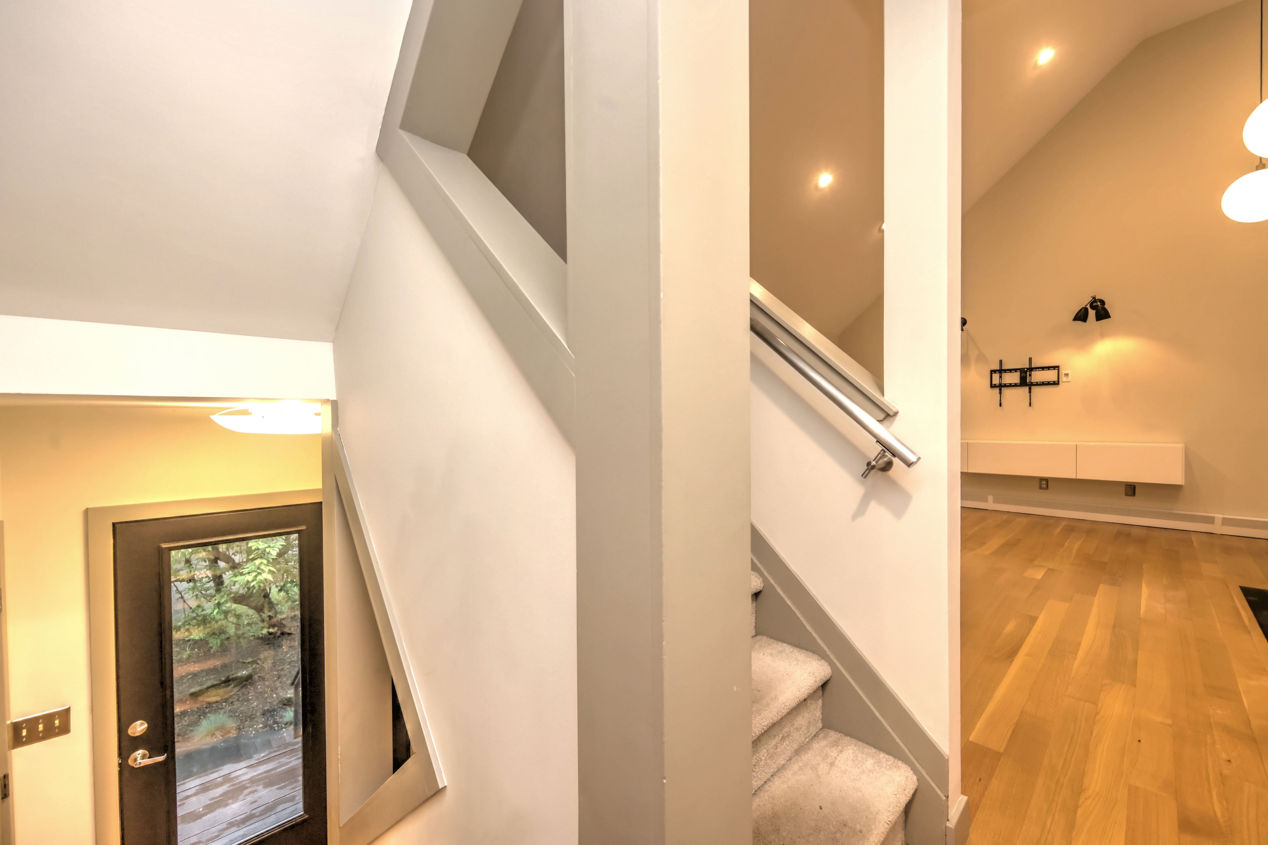  Sophisticated Contemporary set in a Serene Setting - 物件實景