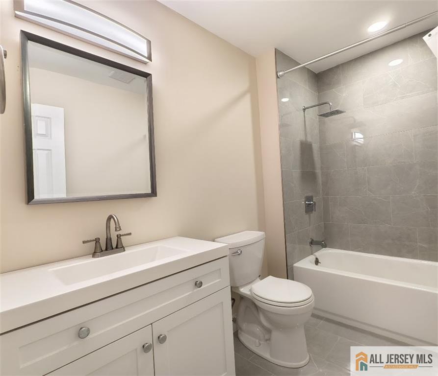 North Brunswick, New Jersey, 08902, United States, 3 Bedrooms Bedrooms, ,3 BathroomsBathrooms,Residential,For Sale,1992119