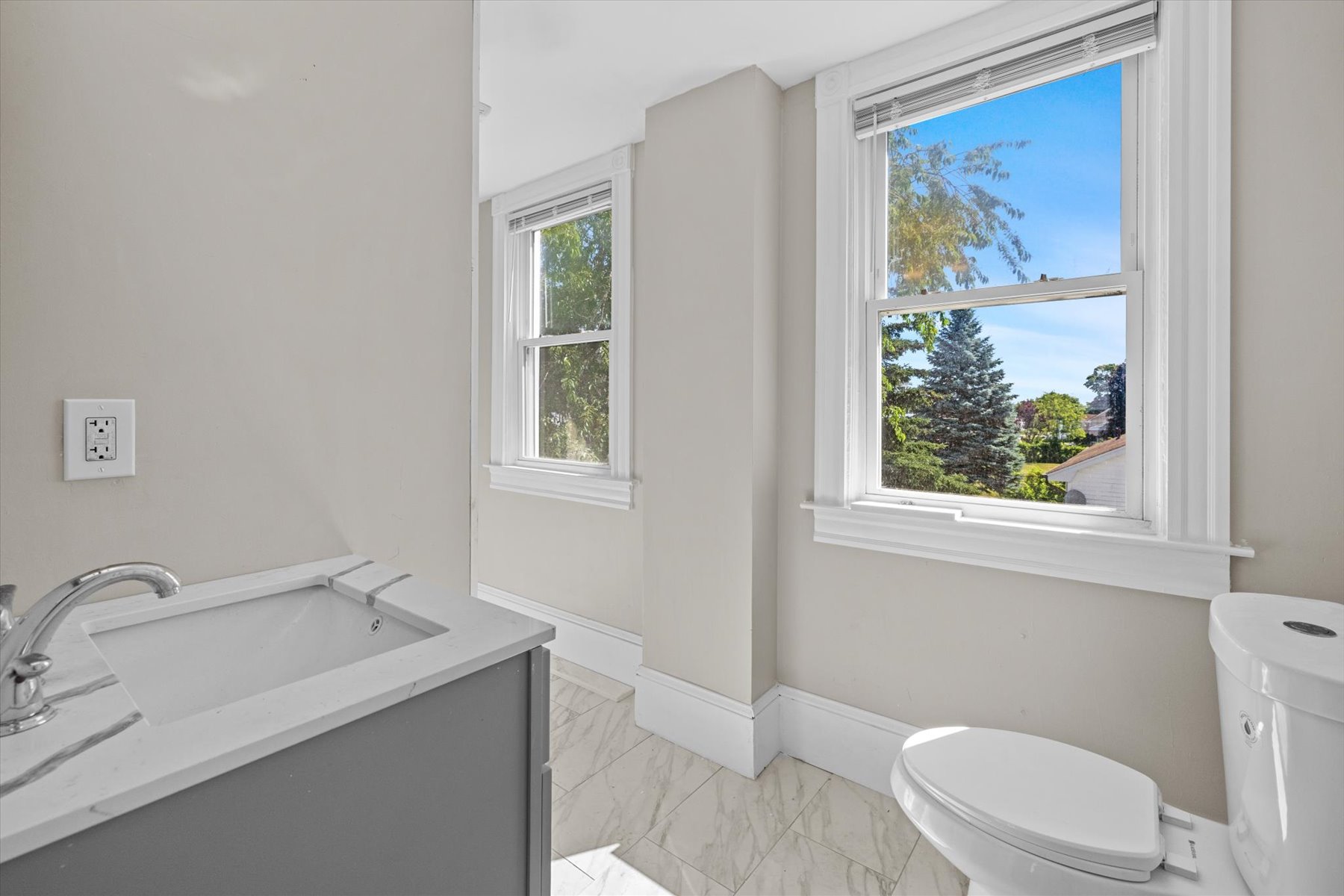  96-98 Clara St, New Bedford, MA, 02744 - 物件實景