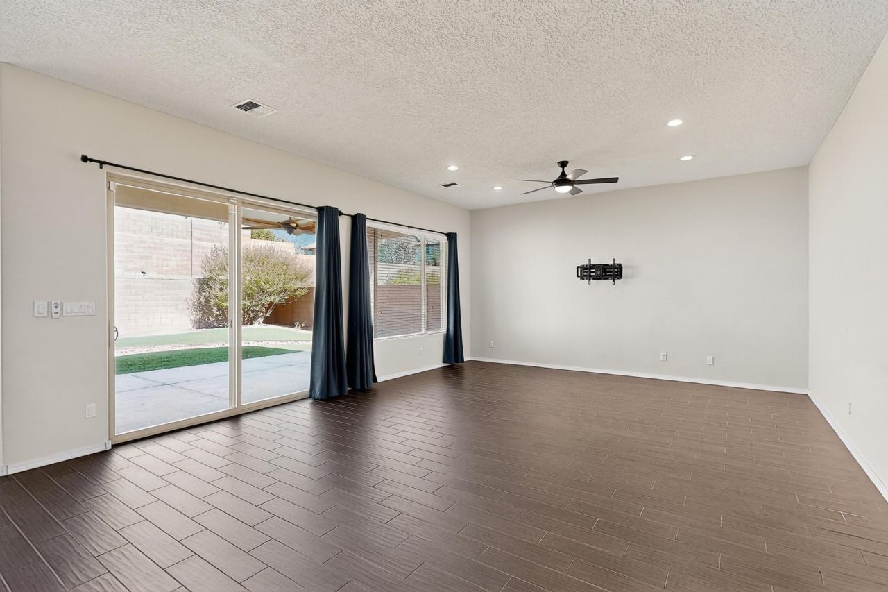 Rio Rancho, New Mexico, 87124, United States, 3 Bedrooms Bedrooms, ,2 BathroomsBathrooms,Residential,For Sale,1992883