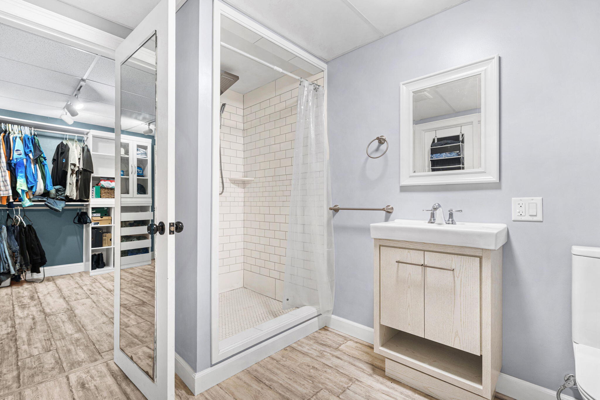 Holland, Michigan, 49423, United States, 5 Bedrooms Bedrooms, ,4 BathroomsBathrooms,Residential,For Sale,1982787