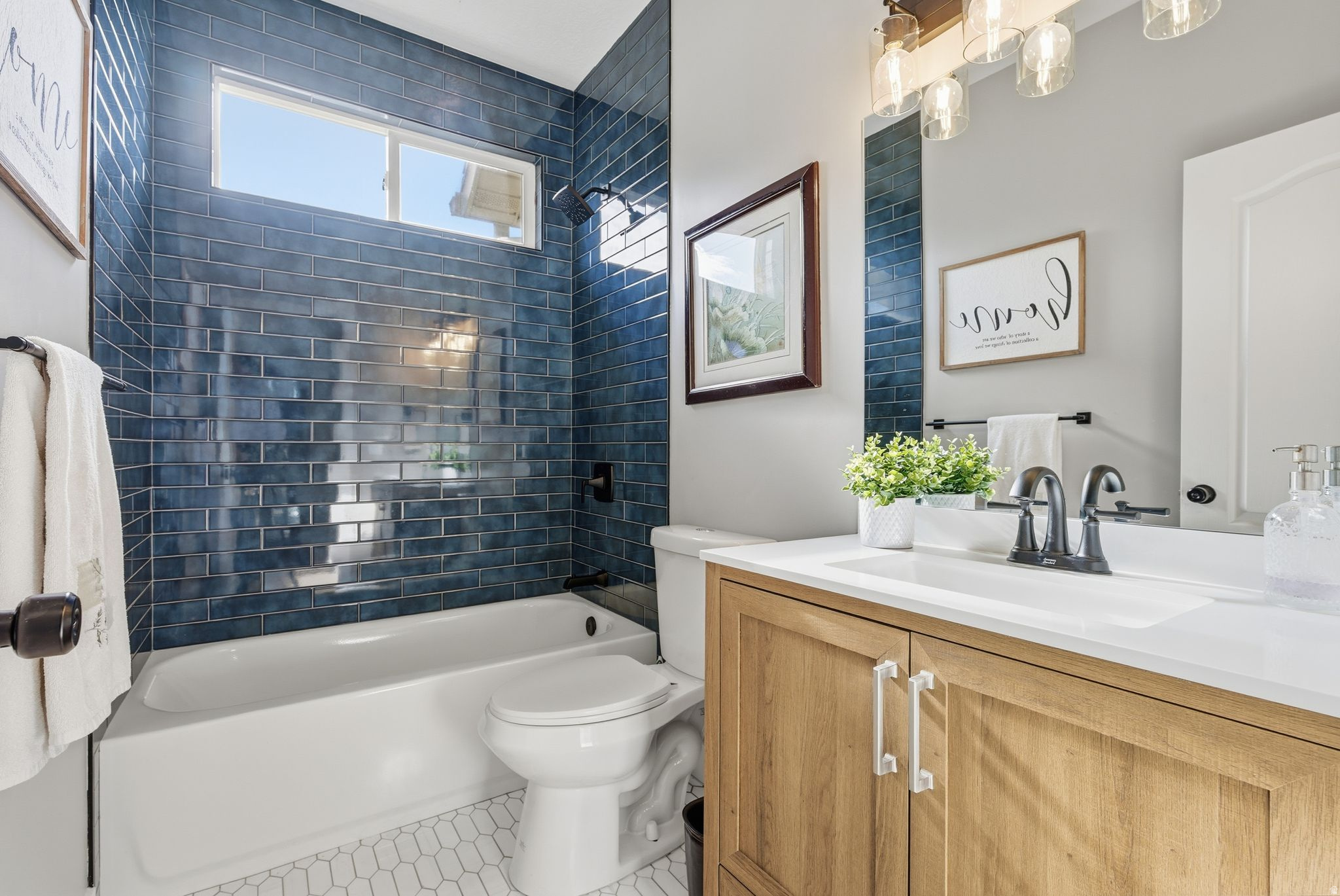 Draper, Utah, 84020, United States, 5 Bedrooms Bedrooms, ,4 BathroomsBathrooms,Residential,For Sale,2000727